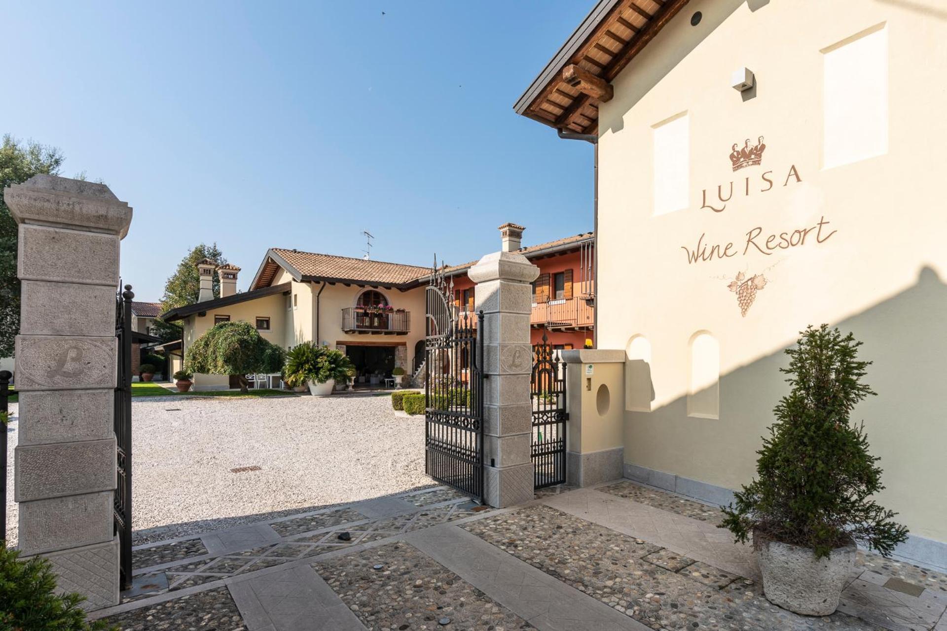 Wine Resort Luisa Mariano del Friuli ภายนอก รูปภาพ