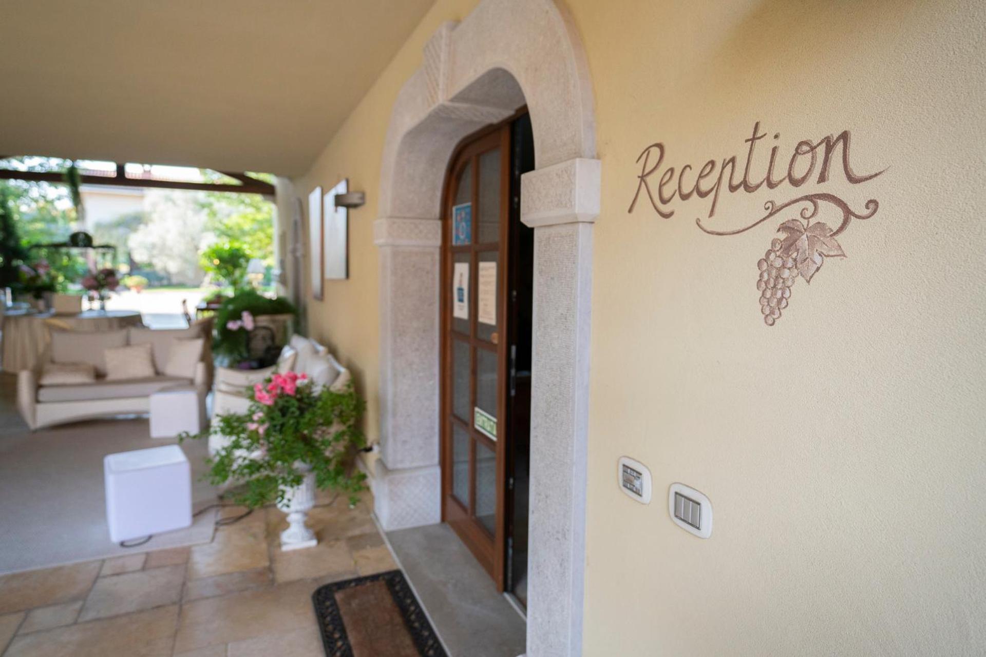 Wine Resort Luisa Mariano del Friuli ภายนอก รูปภาพ